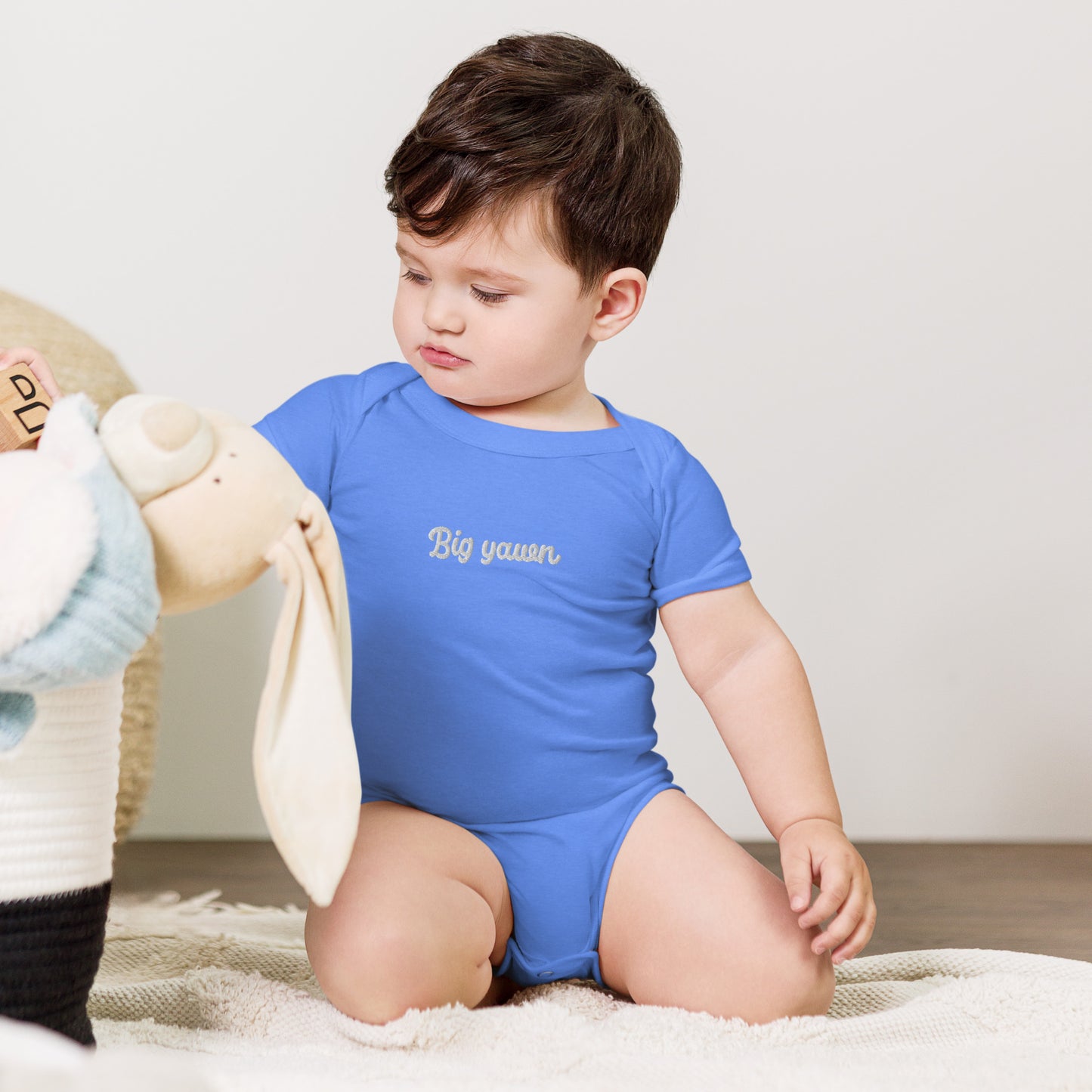 "Big yawn" embroidered baby short-sleeve